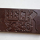 Chocolat noir pour les gourmands amoureux des lettres