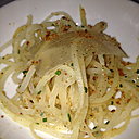 Version revue et corrigée des spaghettis Carbonara: les salsifis, poudre de lard.