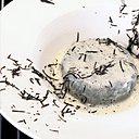 Topinambour d'Arthaz en rosace, truffe melanosporum, bouillon beurré aux clous de girofle : un joyau dans l'assiette.