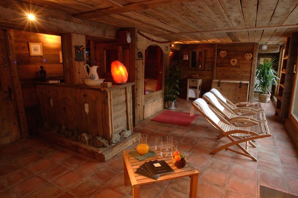 Aménagés dans les anciennes étables et écuries, le spa et le hammam, La Bouitte.