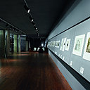 Douce pénombre réveillée par le seul éclairage des œuvres, Boijmans.