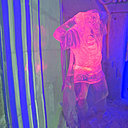 Érection glacière d'une statue fluo de César.