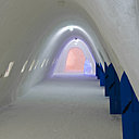 La galerie monacale menant aux 18 chambres.