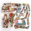 Sainte-Thérèse de l’Enfant Jésus côtoie la Laitière de Vermeer, qui elle-même jouxte un poulbot rattaché à un couple nu enlacé sur une plage de sable fin au coucher du soleil, le corps en kit s'habille de mille et une façons.