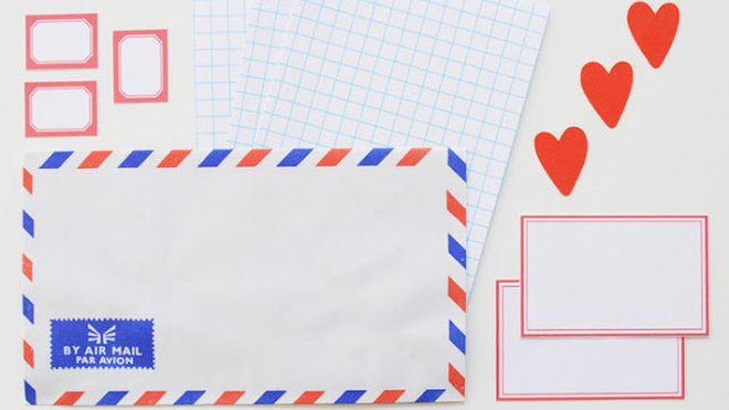 Mon amoureux est en voyage, vite, quelques gommettes et étiquettes pour envoyer "by Air Mail"