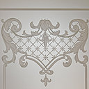 Pour donner de la lumière à l’entrée, Francesco et Rita ont fait appel à un sableur de verre à l’ancienne, Werner Goll, un des tout derniers artisans à adapter des masques anciens de sablage aux mesures.