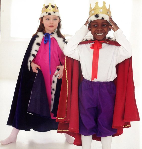 Un couple royal mérite à coup sûr, une cape de velours à col d'hermine et une couronne rehaussée de diamants... noblesse oblige!