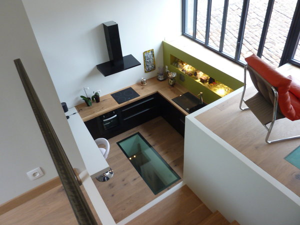 Un espace ouvert mais structuré par des différences de niveaux qui offre des vues et des perspectives nouvelles sur la mezzanine.