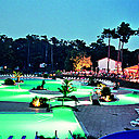 Activités multiples, grande piscine, tennis, terrain de sport, aquagym...