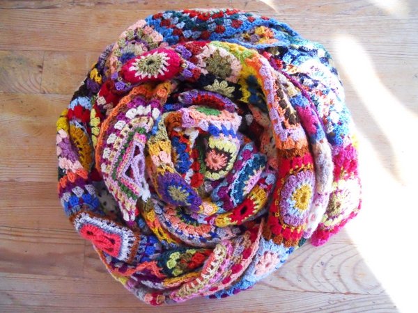 Bohemian Rhapsody le châle écharpe de Mary Lena, vendu en kit exclusivement chez Renaissance Dyeing