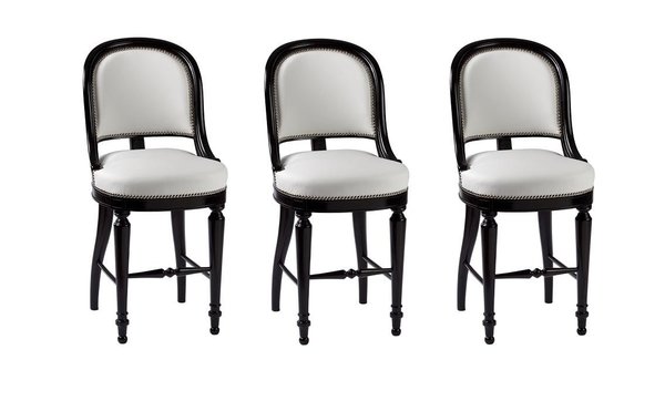 Pour l'Opéra de Paris, la chaise haute Gondole offrant un meilleur angle de vue a été conçue.