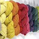 13 coloris soit 800 grs de laine Poll Dorset de Renaissance Dyeing ont suffit pour crocheter le plaid Kaléidoscope de Cécile Balladino pour Marie Claire Idées.