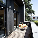 La terrasse filante colle au concept d'un intérieur tourné vers l'extérieur.