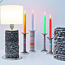 De simples cercles de papier découpés dans des magazines ont permis de réaliser lampes et bougeoirs dans les style des emporiums indiens