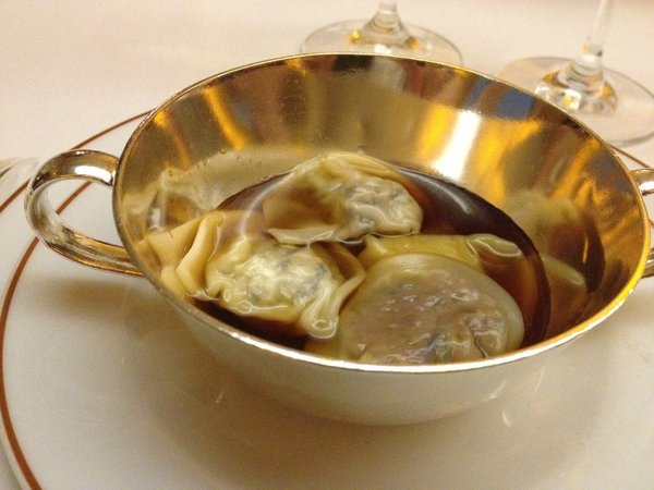 Merveilleuses ravioles potagères d'Alain Passard, parfaites avec le champagne Blanc de Blancs, Ployez-Jacquemart 2004.