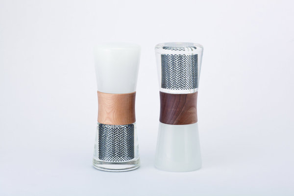 Écologique et technologique, la lanterne devient une lampe à la douce lumière, une fois exposé au soleil.