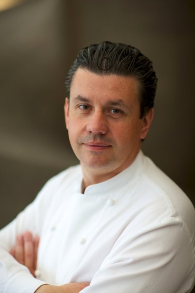 Nouvellement étoilé dans son restaurant du 8°, le chef Frédéric Vardon.