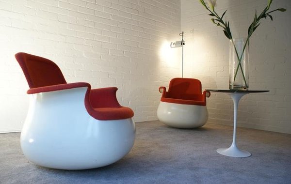 Marc Held, le designer culte de Prisunic, conçoit le « Culbuto » pour assurer un mouvement continuel du corps sans mécanisme ou système de contrepoids.