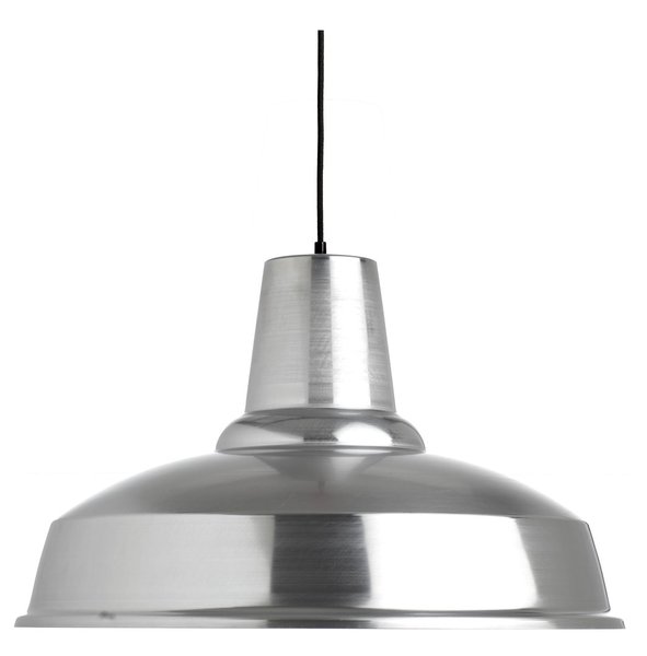 Pour éclairer la cuisine, une lampe en aluminium disponible dans 10 coloris, y compris une teinte métallique. Diamètre 26 cm. 190 €. Design Sune Jehrbo. Lampe Piccolo. Eleanor Home. www.eleanorhome.dk