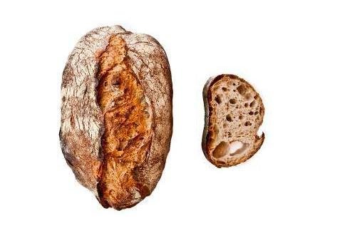 Depuis 1996 et sa première boulangerie rue Monge, Eric Kayser façonne des pains au levain de qualité.