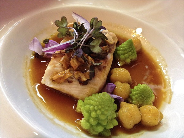 Le filet de Féra illustre l'esprit métissé des assiettes d'Alexandre Mazzia.