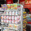 Pour l'enfant, un rayon de loisirs et jeux sans cesse renouvelé permettra de choisir un passe temps indispensable pendant le trajet.