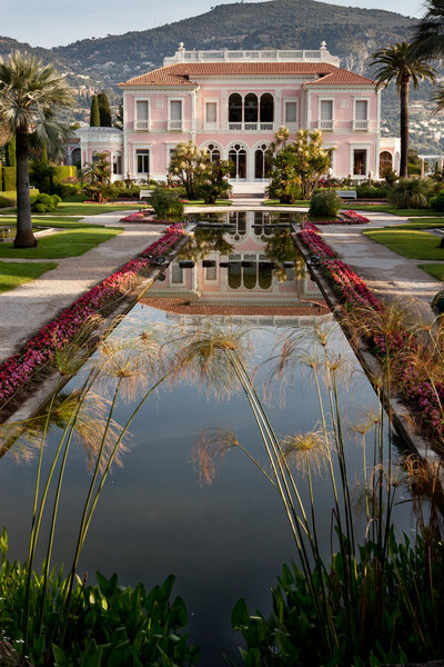 Elevée au titre des monuments historiques, la Villa Ephrussi de Rothschild est un lieu enchanteur, qui s’inspire des palais italiens de la Renaissance.