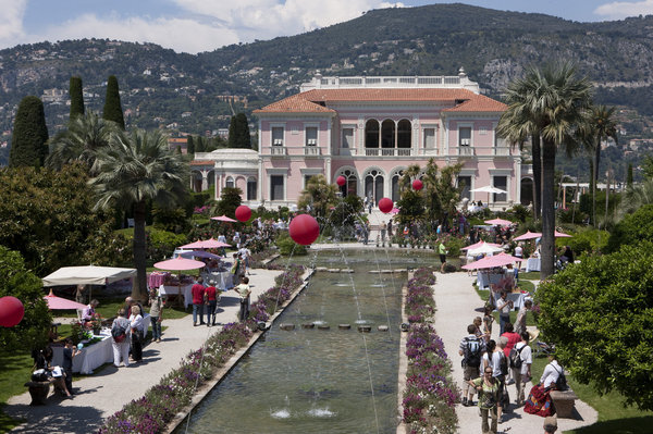 La fête des Roses et des Plantes est l’occasion de découvrir les neuf jardins à thème, qui entourent la propriété. Un moment de détente et d’évasion en perspective.