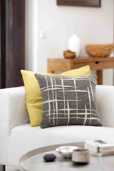 Sobre et graphique, les motifs nippons donnent à votre coussin un esprit très actuel.