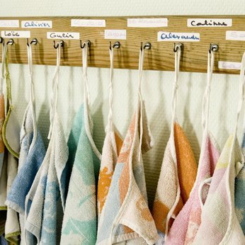 Une patère originale et home-made, pour tout avoir à portée de main.