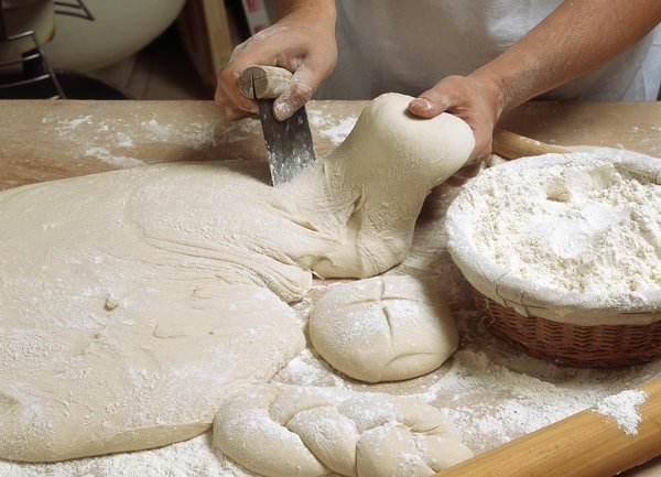 Les boulangères exercent un métier dur physiquement, car elles « mettent réellement la main à la pâte ».