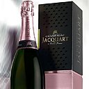 En rosé, servi avec le tataki de saumon.