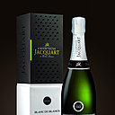 Le soleil et une coupe de champagne Blanc de Blancs sur les bords de la Seine, rien de tel pour avoir un avant-goût du printemps.