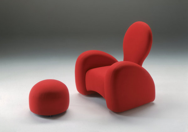 Anna Gili construit chaque élément du fauteuil « Tonda » autour de la courbe. Une combinaison de formes abstraites, tout en rotondité, qui s'impose comme une invitation à la paresse.