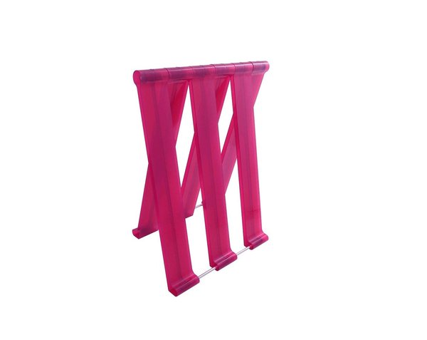 Tréteaux Branex Design en polycarbonate, designés par Eric Berthes. Charge maximale supportée : 155 kg. Dimensions : L 66 x H 79 cm (écart de 45 cm). 235 € la paire fushia.