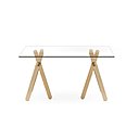 Ces tréteaux en hêtre, designés par Aurélien Barbry pour Eno Studio, s'harmonisent élégamment à un plateau de verre. Leur simplicité donne un look épuré à n'importe quelle pièce.