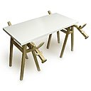 Osez les tréteaux très originaux, avec ceux en forme d'ânes de la marque Thelermont & Hupton.