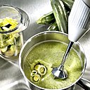 Le couteau hachoir est utilisé pour confectionner des confitures, des veloutés ou pour couper des légumes filandreux tels que des asperges. Bamix.