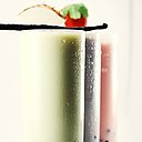 Les saveurs disponibles pour le Bubble tea au lait : banane, coco, durian, fraise, gingembre, haricot azuki, taro, vanille, melon vert, myrtille, amande et thé vert matcha. Pour les Bubble teas au sirop : citron vert, kiwi, kumquat, litchi, mangue, fruit de la passion, prêche et goyave. Bubble Fever. www.bubble-fever.com