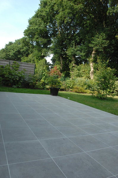 Techniques ou esthétiques, la construction d’une terrasse est soumise à une série de règles, qui ont pour fonction d’inscrire l’aménagement dans la durée.