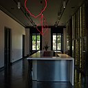 Nouveau regard sur la salle de dégustation champagnes. Comme à son habitude, Bruno Moinard réinterpréter de manière plus contemporaine le lieu sans effacer son histoire.