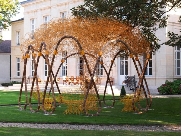 Élégante composition dans jardin de la Veuve Cliquot à Reims