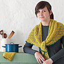 Châle en mohair en brides, simple et confortable , ce modèle classique se décline en jouant avec les couleurs, la matière et la bordure.