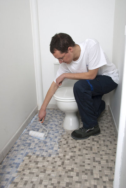 A l’aide d’un rouleau à poils courts, étalez le primaire d’accrochage uniformément et laissez sécher.