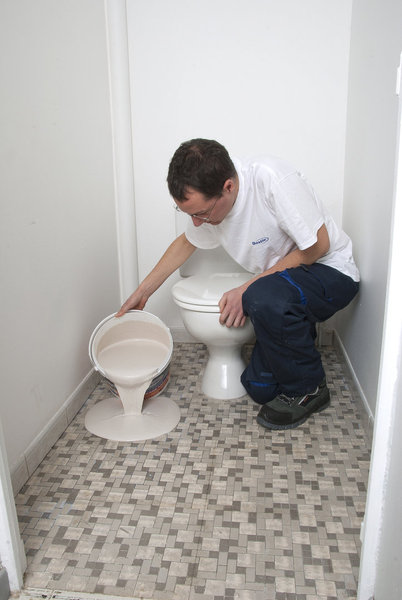 Bostik Ragréage Facile permet de préparer les petites surfaces à la pose d’un nouveau revêtement.