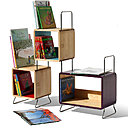 Les casiers en bois massif se combinent, grâce à des accessoires en métal, pour créer une bibliothèque personnalisée et répondre aux besoins de rangement. À partir de 360 € pour les 3 modèles. Bibliothèque Salamandre par Nonah. Desmerveilles.com