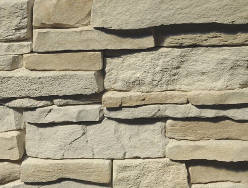 Proche de la pierre de taille, le parement Chartreuse de Meseo apporte un aspect naturel au mur. Les différentes tailles de pierres reconstituées et leurs couleurs nuancées permettent de casser l’uniformité, trop rigide de certains parements.