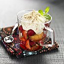 L'onctuosité du mascarpone s'allie au goût acidulé des fruits, pour une rencontre au sommet entre la madeleine lorraine et le tiramisu italien.
