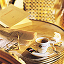 En France, le café accompagne souvent la lecture du journal, chez soi ou en terrasse. Ici, le chocolat Richard complète le rituel. En France, le café accompagne souvent la lecture du journal, chez soi ou en terrasse. Ici, le chocolat Richard complète le rituel.