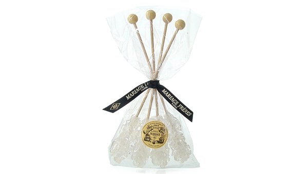 Les bâtonnets Mariage Frères sont recouvert de cristaux de sucre translucide, pour adoucir vos boissons tout en les mélangeant.